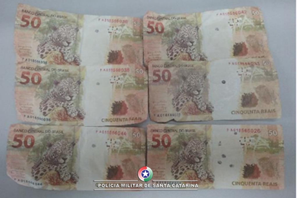 Mulher é presa por repassar dinheiro falso