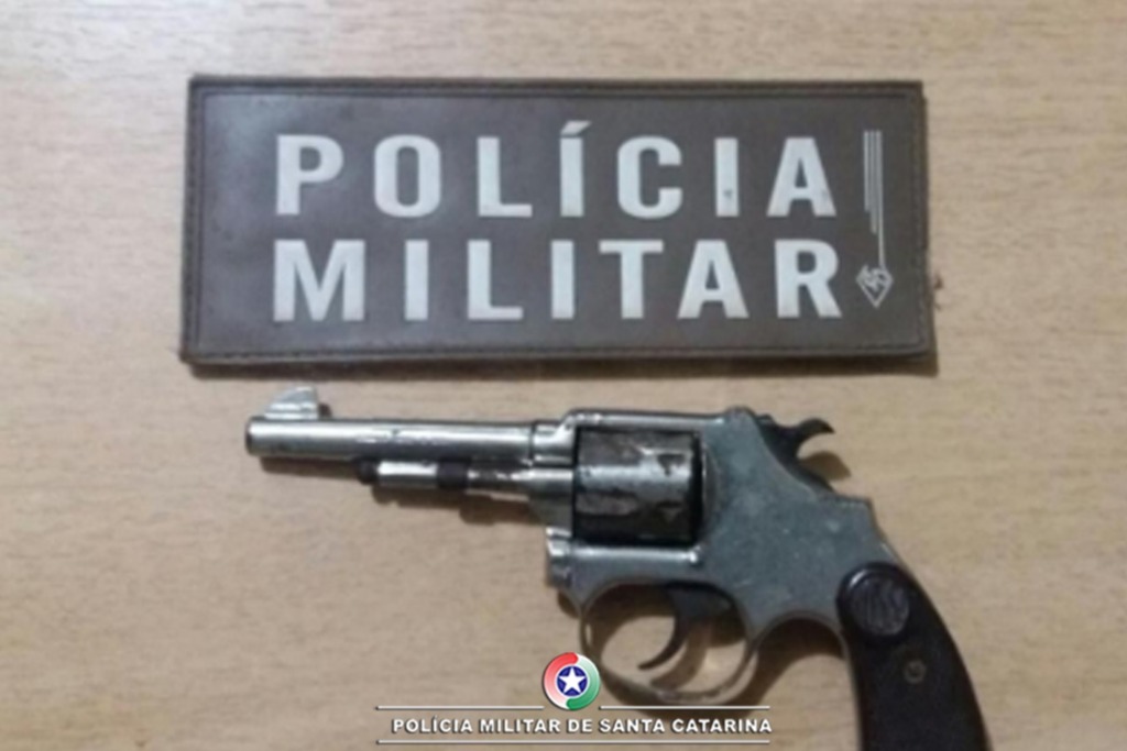 Arma de fogo é apreendida na região