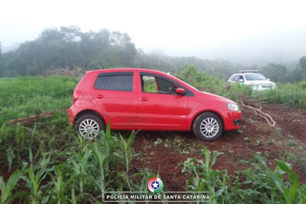PM recupera veículo roubado em Iporã