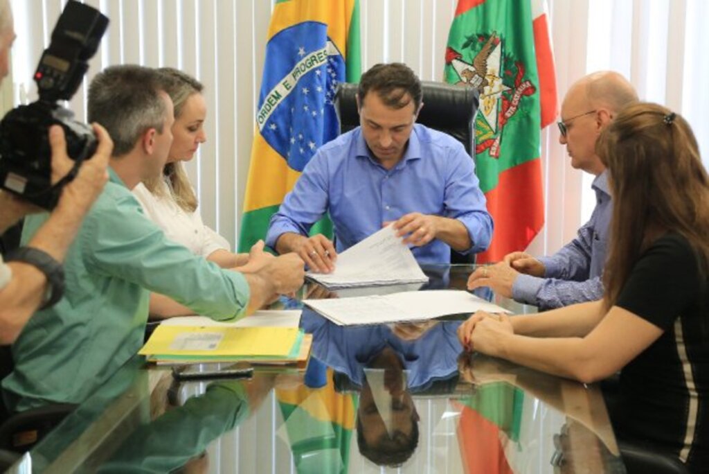 Governador nomeia 911 professores