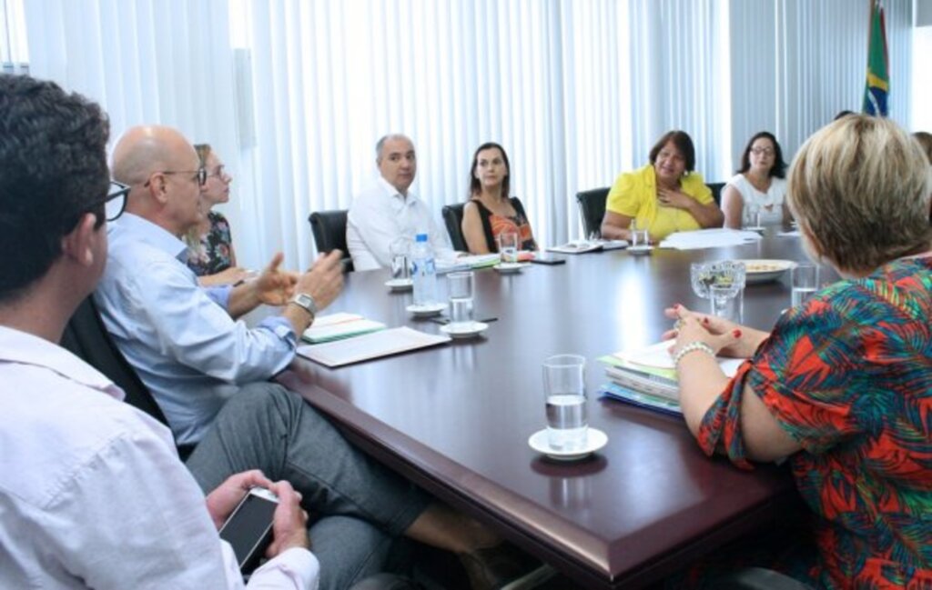 Novo secretário realiza primeira reunião