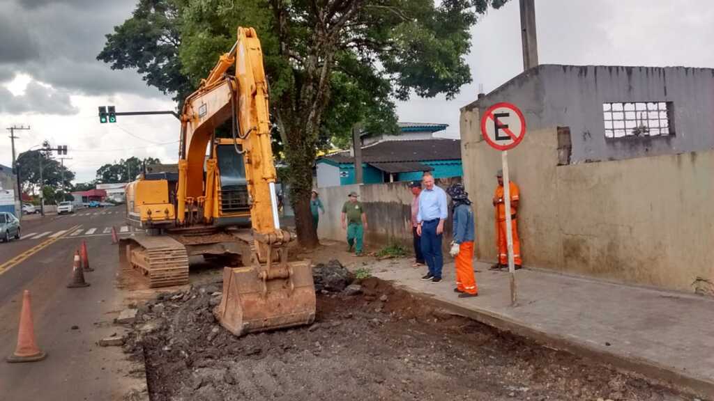 Willy Barth recebe reparos no asfalto