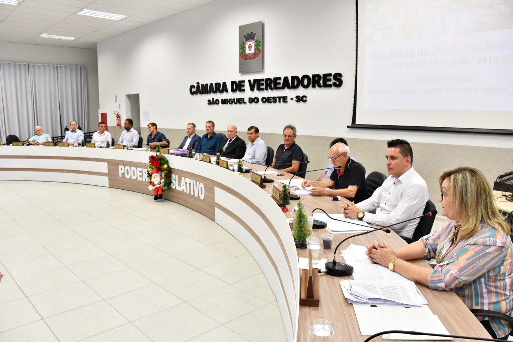 Vereadores pedem manutenção do polo UAB