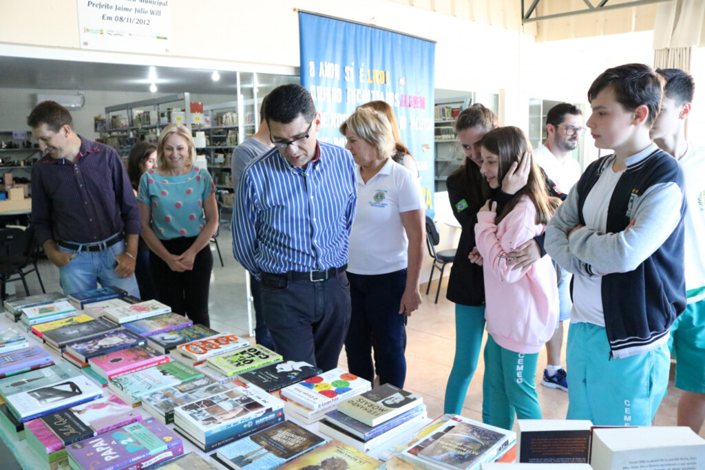 Biblioteca Pública recebe 200 novos livros