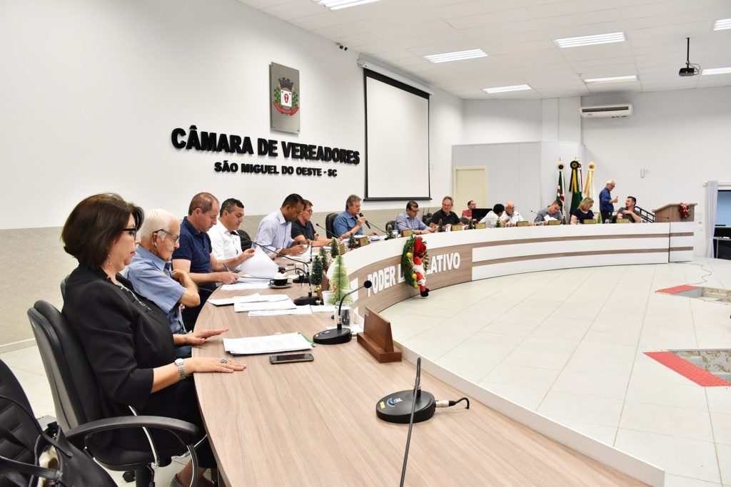 Vereadores aprovam leis orçamentárias