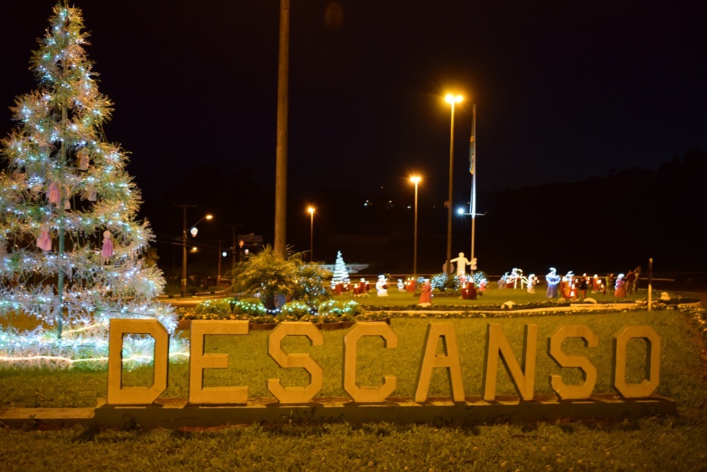 Decoração natalina encanta população