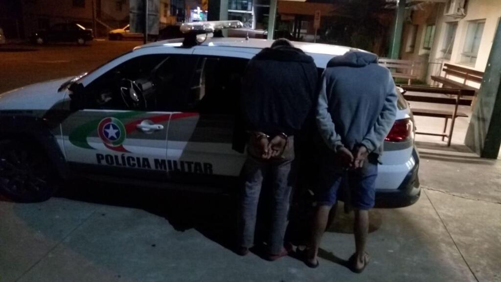 Polícia Militar prende quatro traficantes