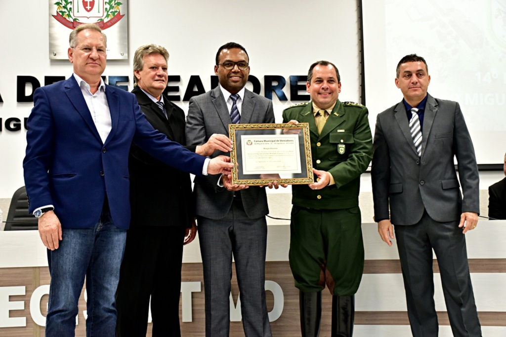 Câmara presta homenagem para o 14º RCMec