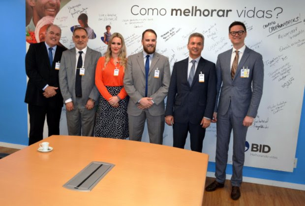 Celesc assina contrato com BID em Brasília