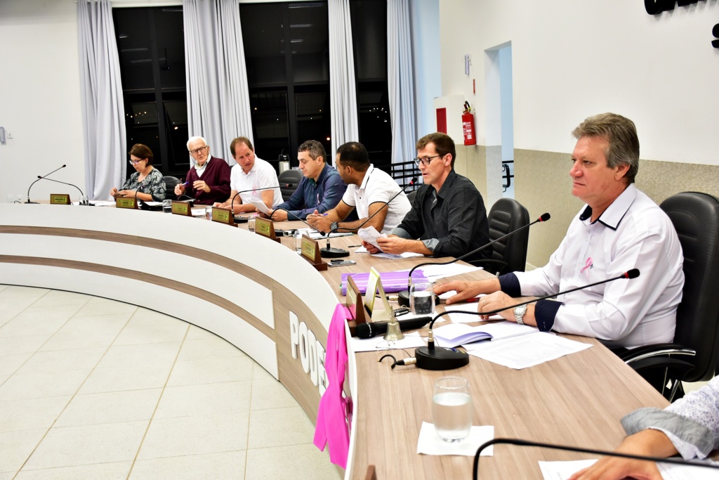 Em sessão, vereadores pedem informações