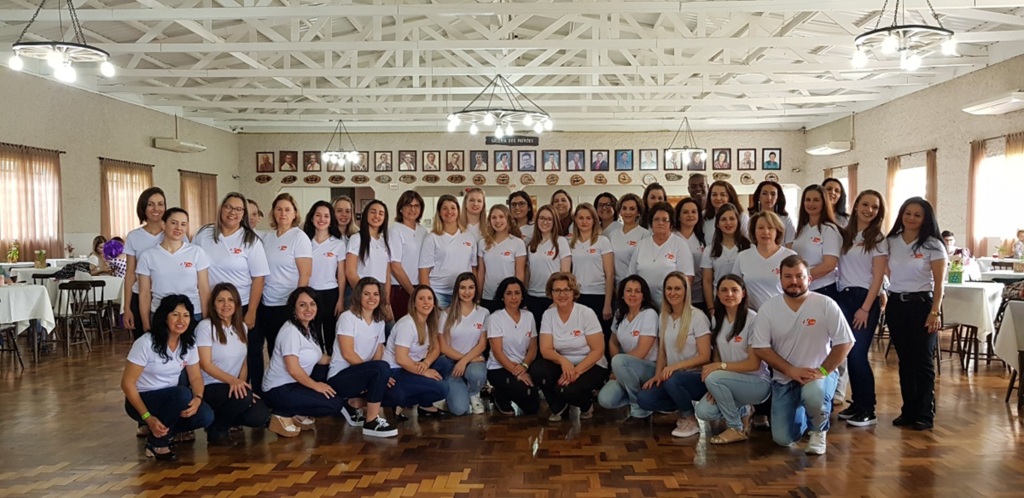 Almoço reúne pais e alunos em homenagem aos 40 anos