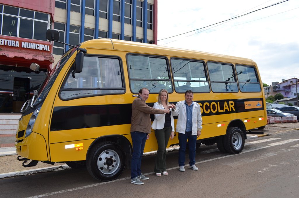 Novo veículo para o transporte escolar
