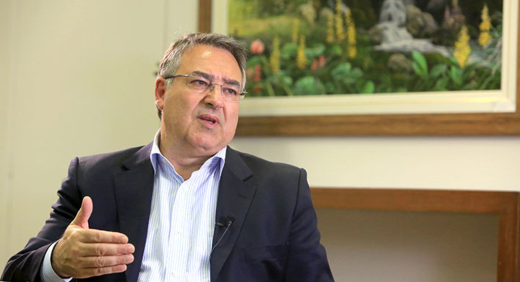 Candidato ao Senado concede entrevista