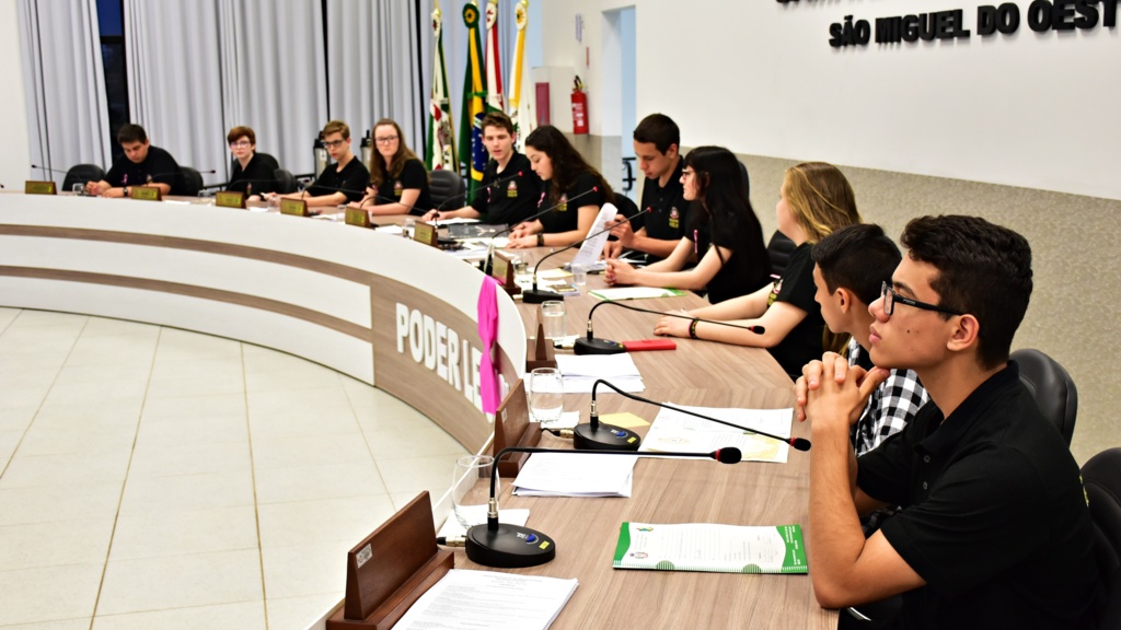 Vereadores mirins pedem por ampliação de escola
