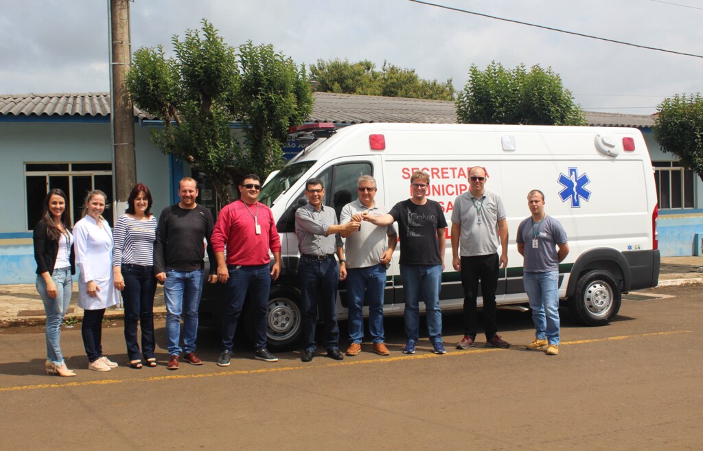 Nova ambulância é entregue para a Saúde