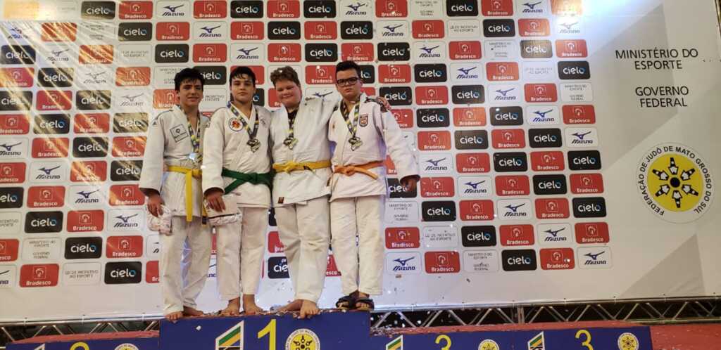 Atleta conquista bronze em campeonato de judô