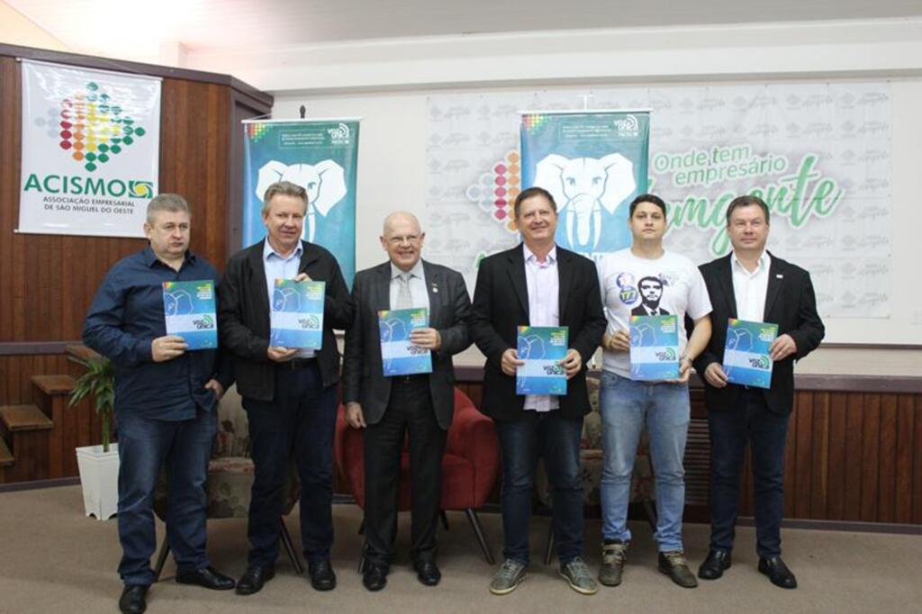 Facisc entrega cartilha do Voz Única para candidatos