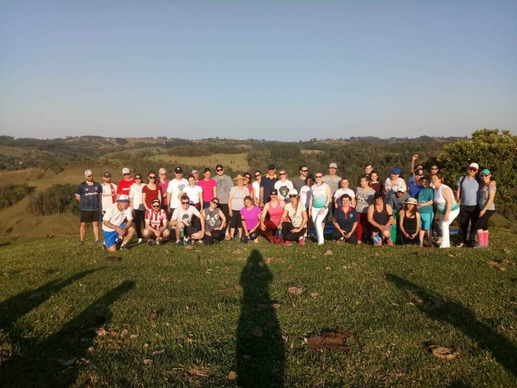 Mais de 450 pessoas participam de caminhada