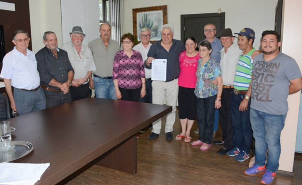 Prefeito assina Projeto de Lei para terceira idade