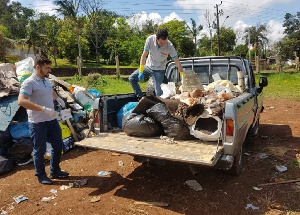 Ação recolhe 12,6 toneladas de lixos