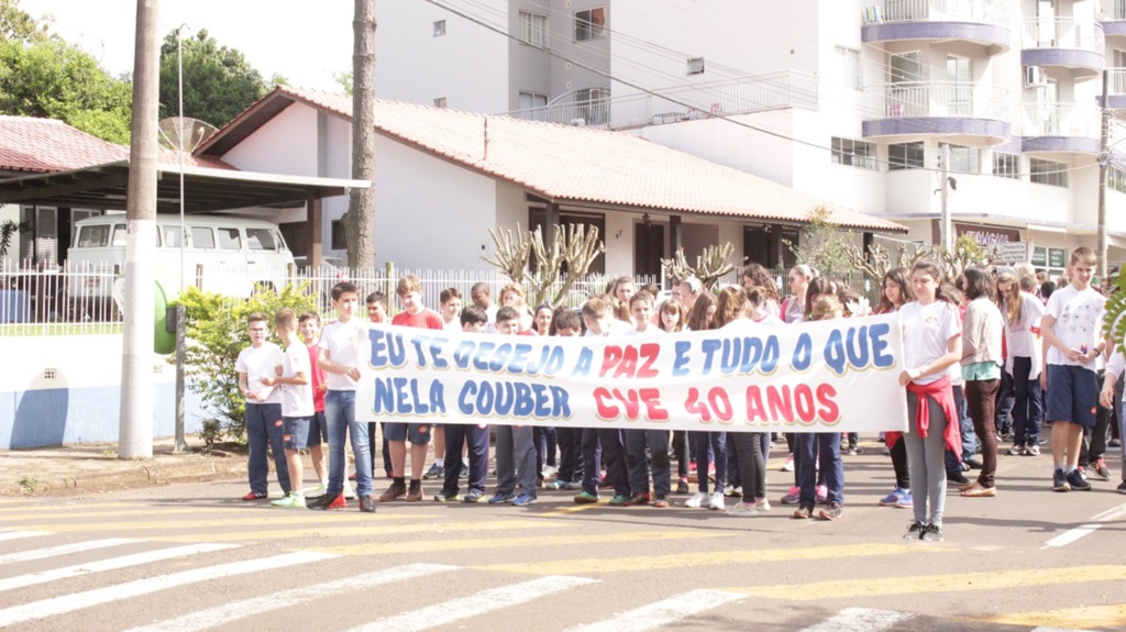 Alunos do CVE realizam Caminhada pela Paz