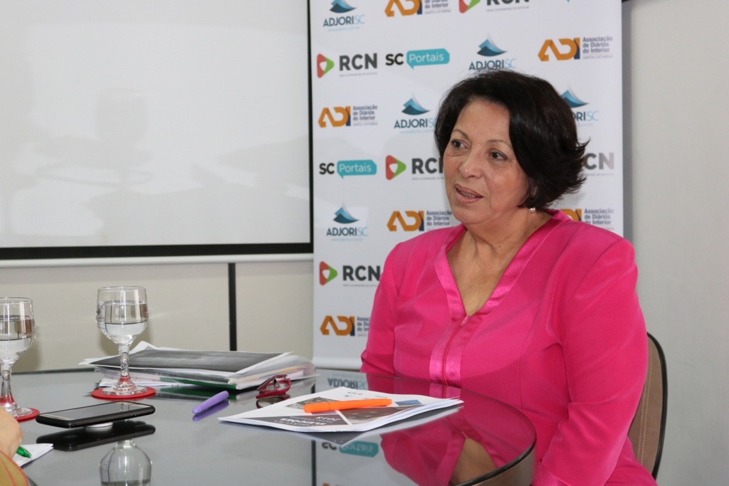 Candidata Ideli Salvatti concede entrevista