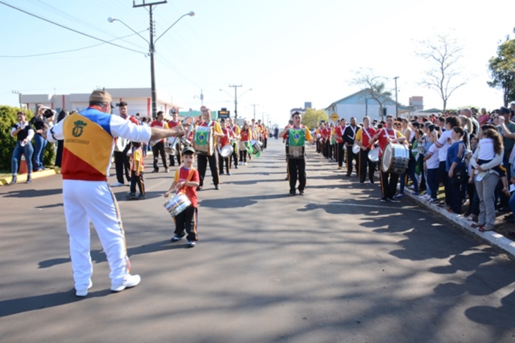 Desfile acontece nesta sexta, às 8h30