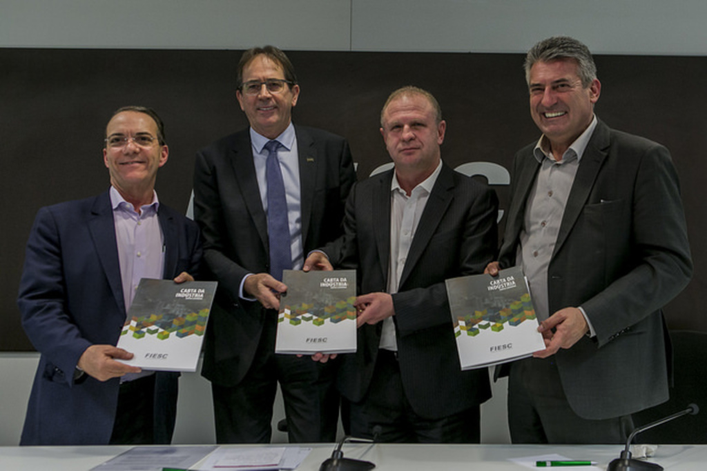 Fiesc promove diálogo com candidatos