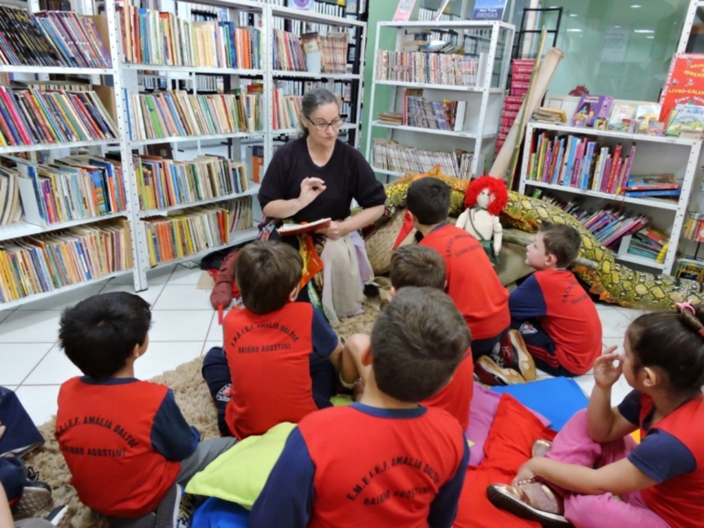 Biblioteca realiza Sarau Literário nesta sexta