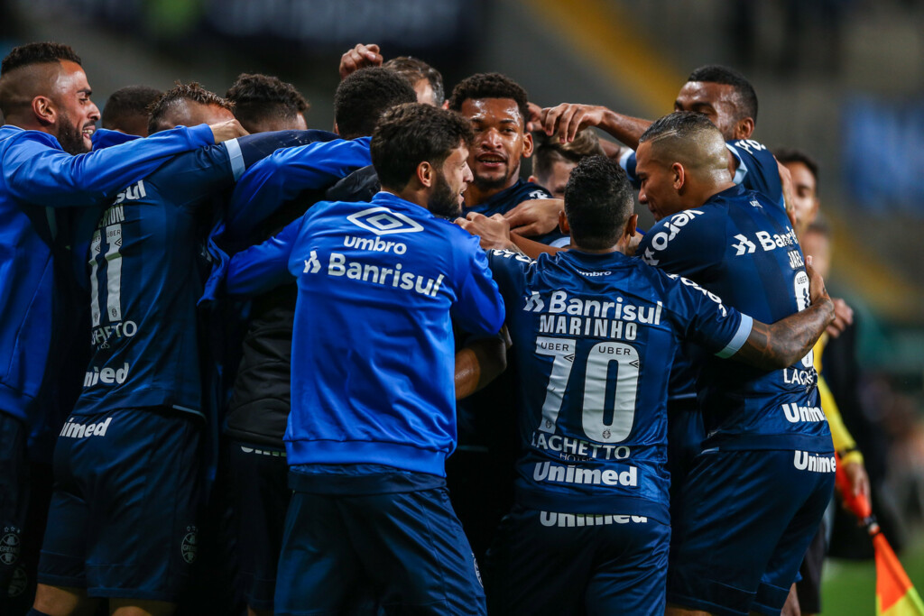 Grêmio goleia o Vitória na Arena pelo Brasileirão