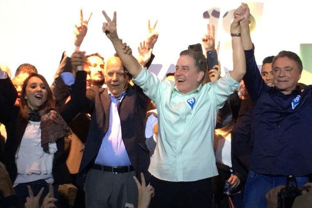 Álvaro Dias é oficializado candidato à Presidência
