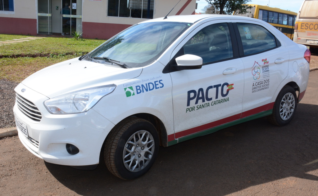 Secretaria de Assistência Social recebe carro