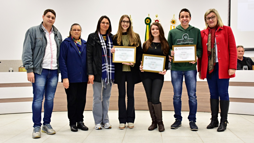 Câmara homenageia vencedores de concurso