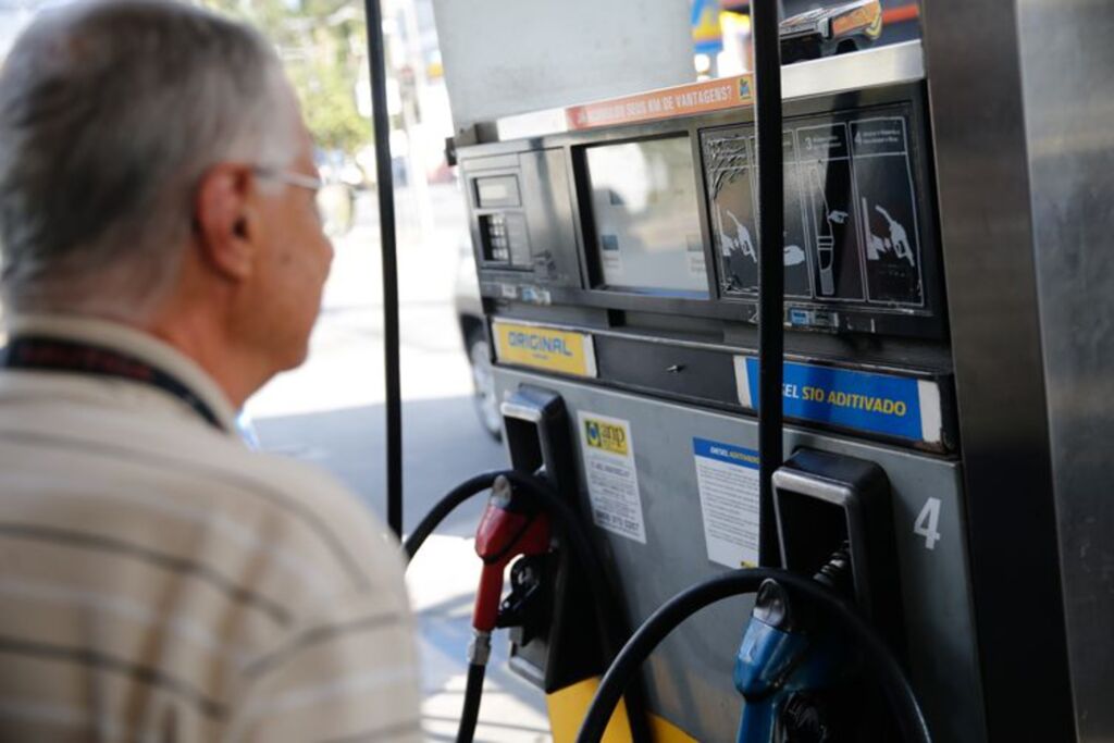 Governo discute amortecimento de preços