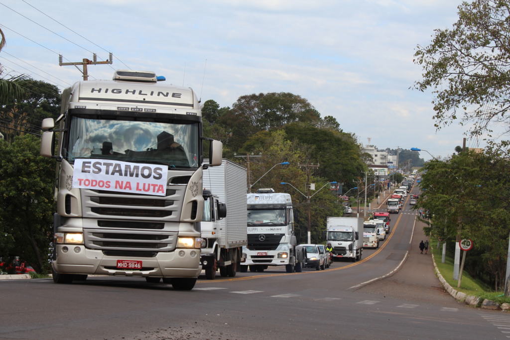 Vereadores manifestam apoio a caminhoneiros