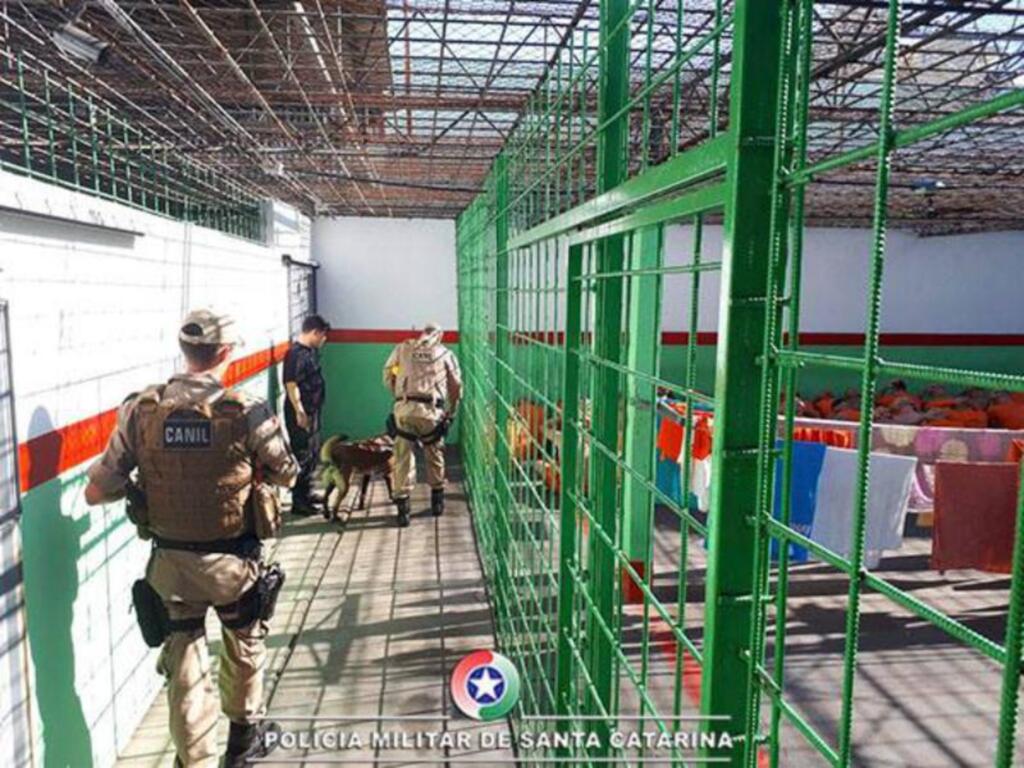 Polícia Militar realiza buscas na Unidade Prisional Avançada de São Miguel do Oeste