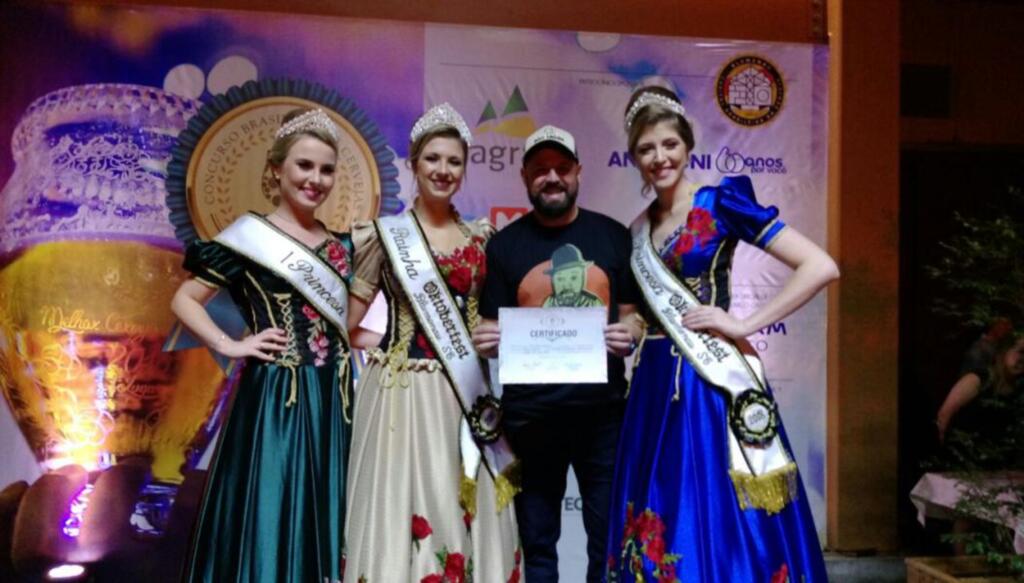 Big John recebe medalha de prata no 10º Festival Brasileiro da Cerveja