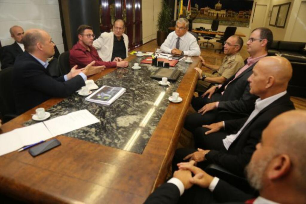 Governador discute soluções de tecnologia e inovação para área de segurança