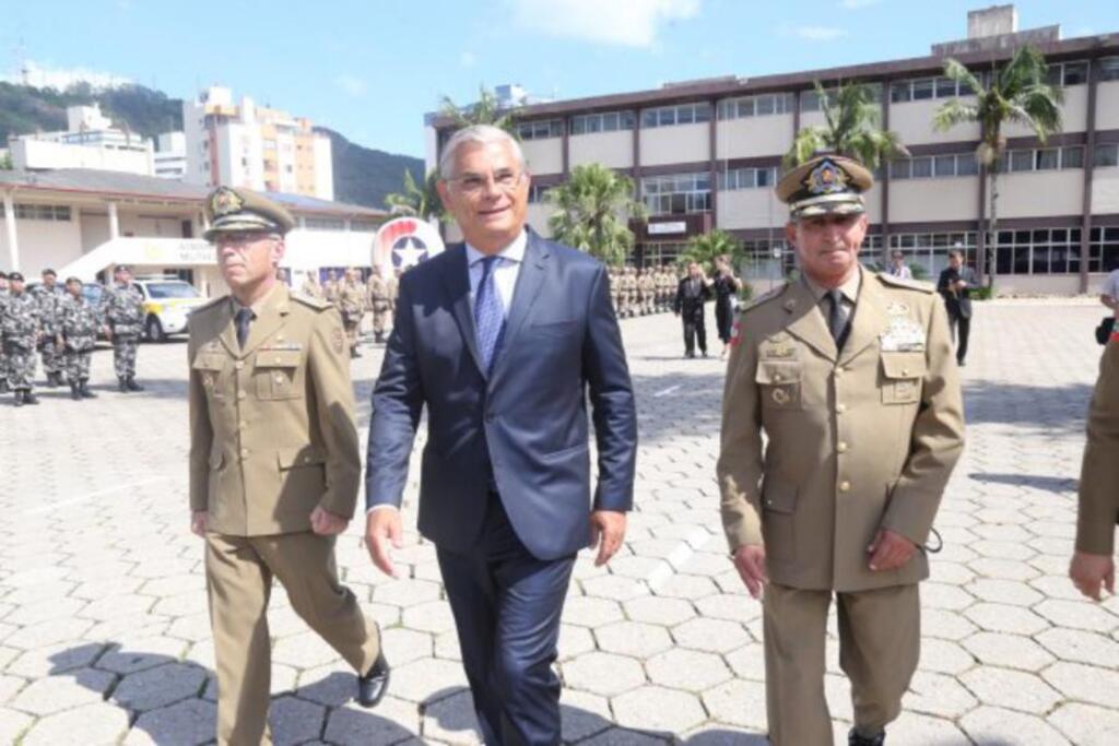 Governador Eduardo Pinho Moreira empossa novo comandante-geral da Polícia Militar de SC