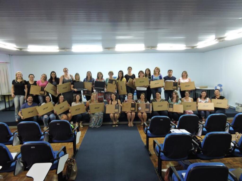 Escolas do Município recebem novos notebooks