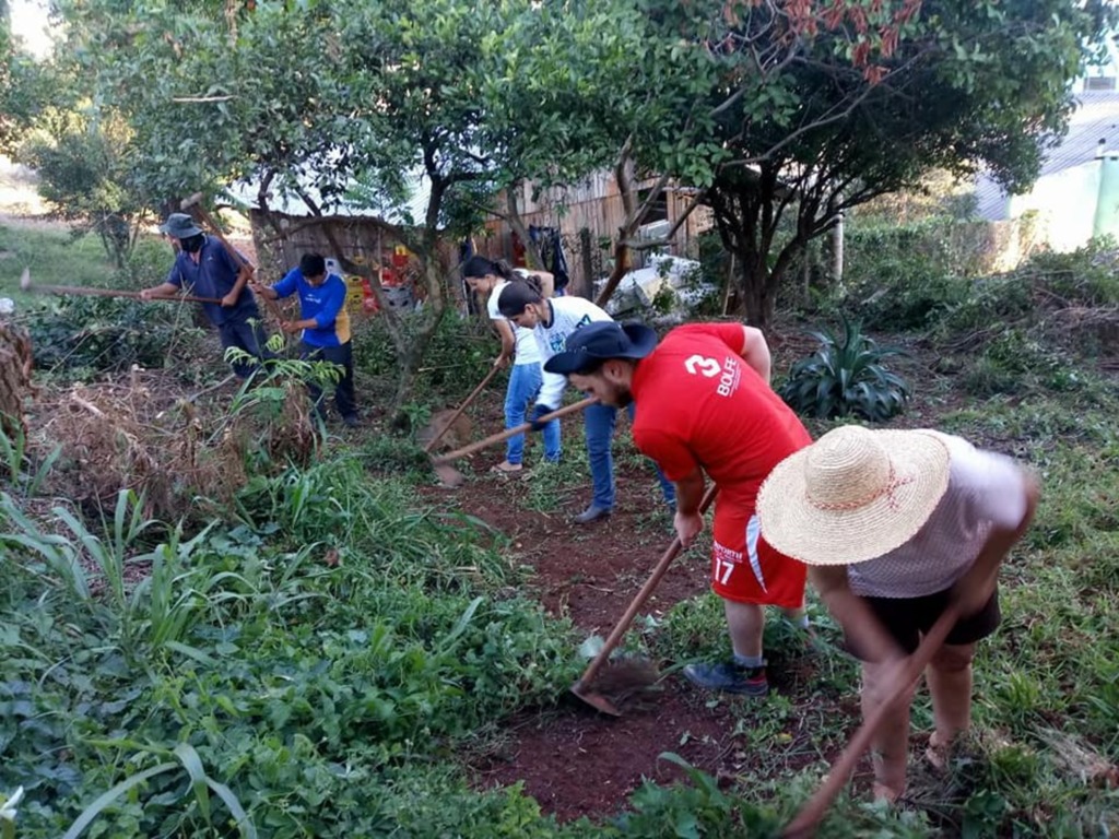 Iniciativa implanta horta comunitária em bairro