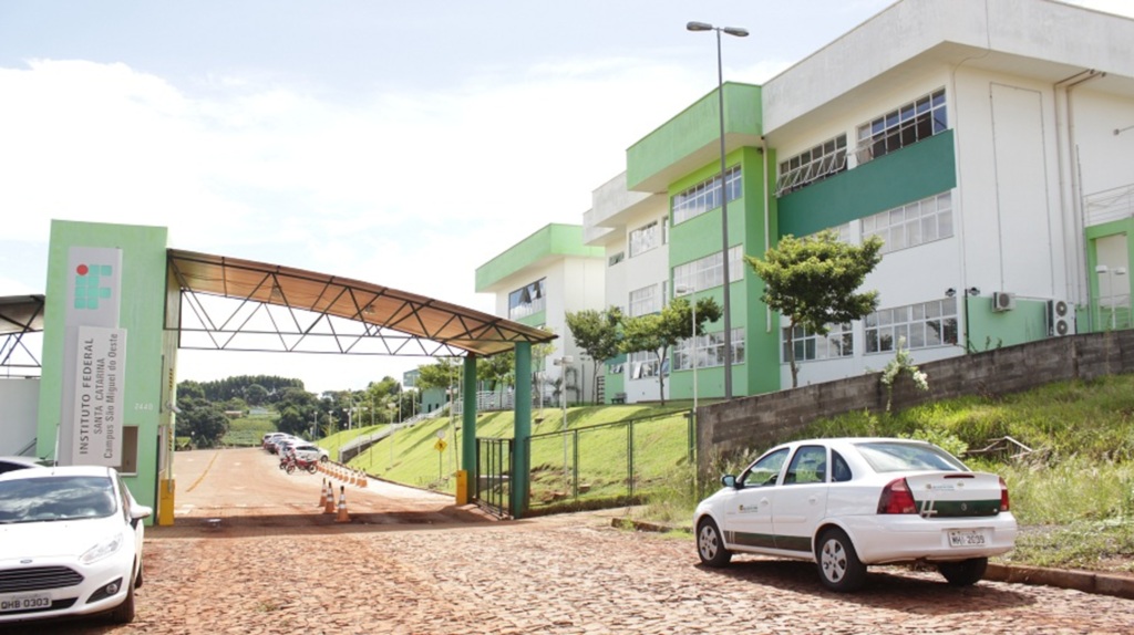 Inscrições abertas para Administração e Eletromecânica no IFSC