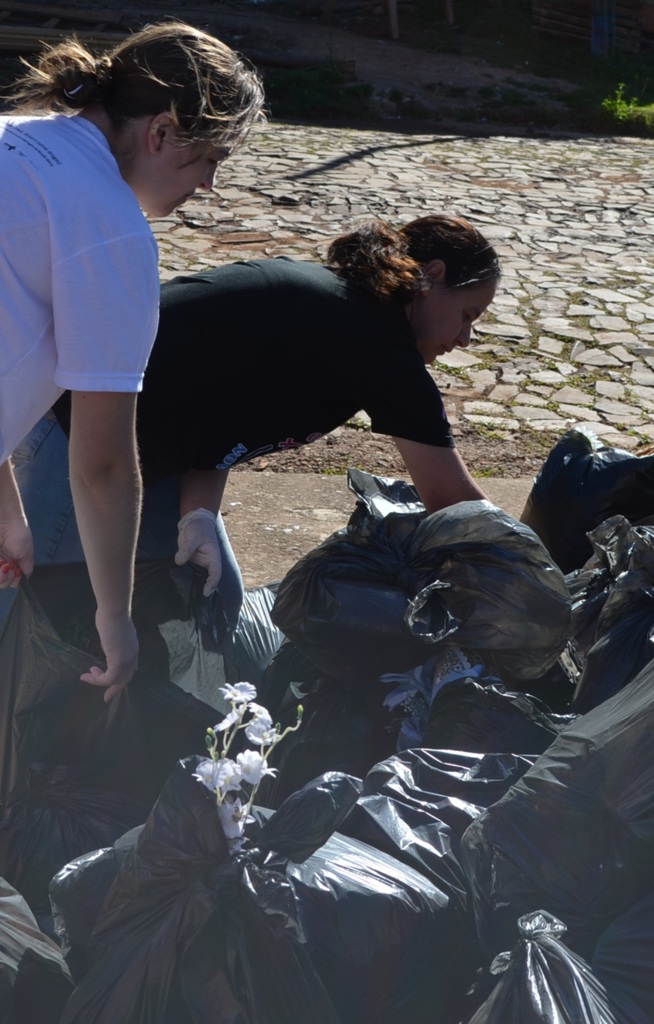 Equipe da Saúde realiza mutirão nos cemitérios