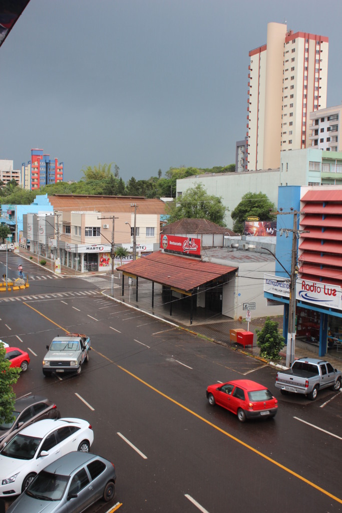 Frente fria avança e traz chuva para a região