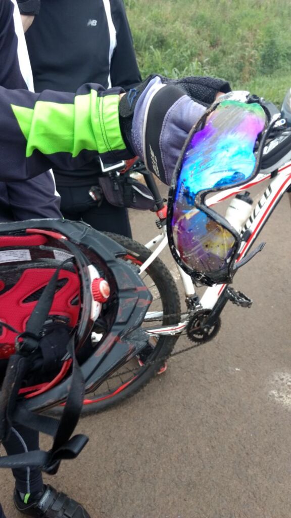 Ciclistas ficam feridos em acidente na BR 163