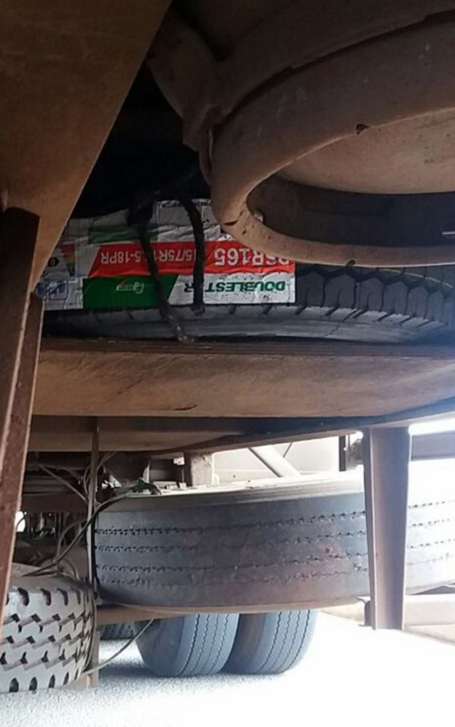 PRF apreende pneus escondidos em carreta de São José do Cedro