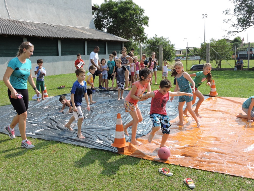 Comunidade se une para proporcionar dia especial às crianças
