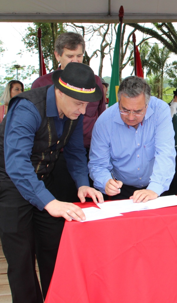 Raimundo Colombo anuncia recursos do Fundam 2