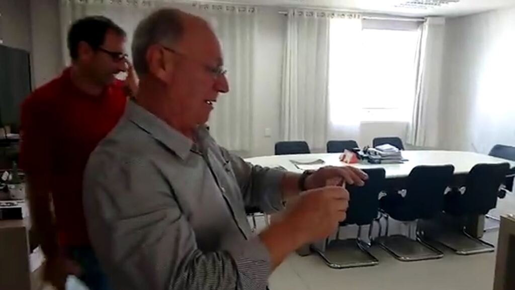  - Vídeo gravado no gabinete do prefeito Valar