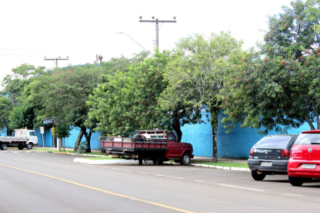 Plantão: Morador denuncia veículo abandonado em SMOeste